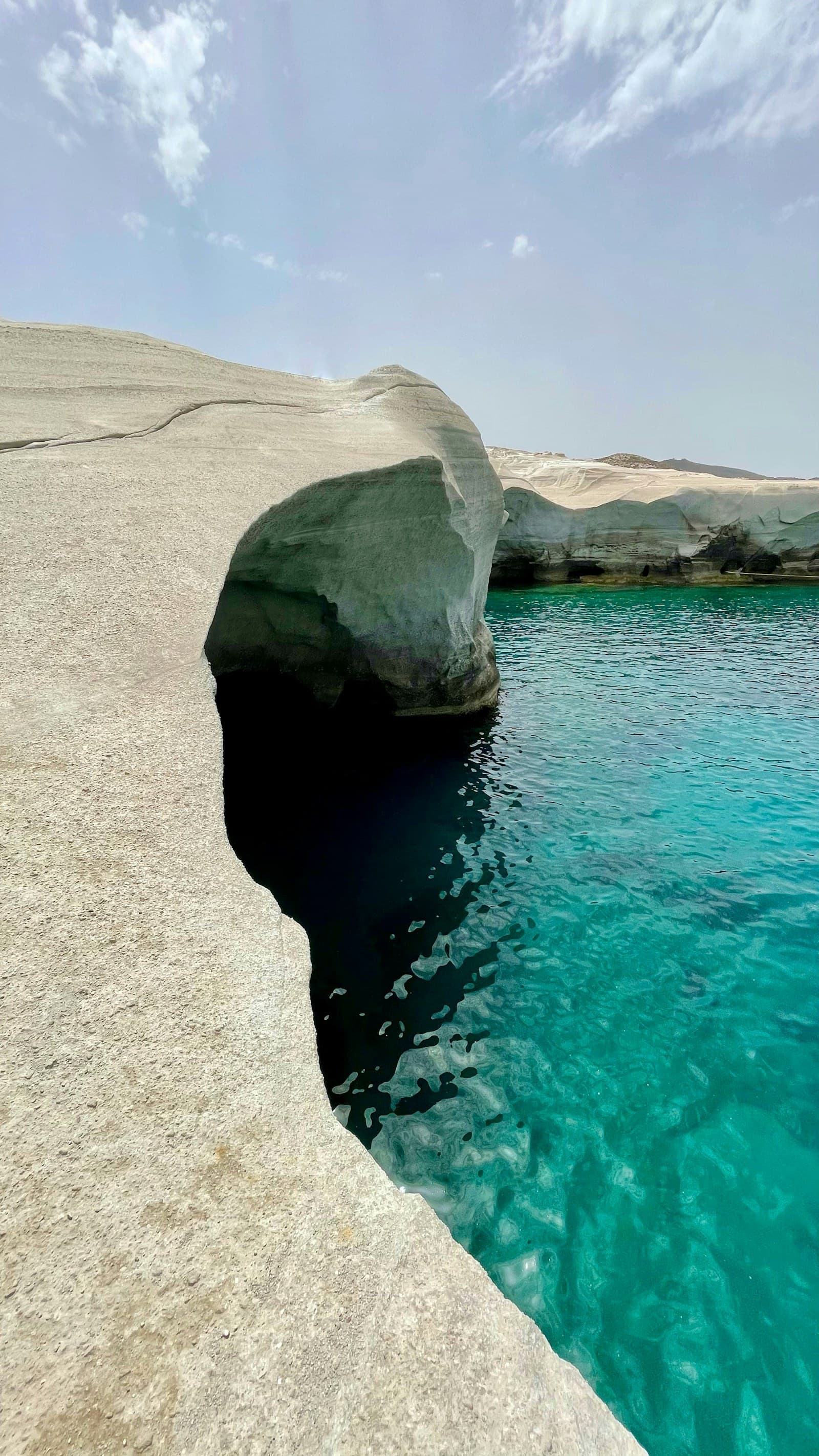 Roches volcaniques blanches de la plage de Sarakiniko à Milos