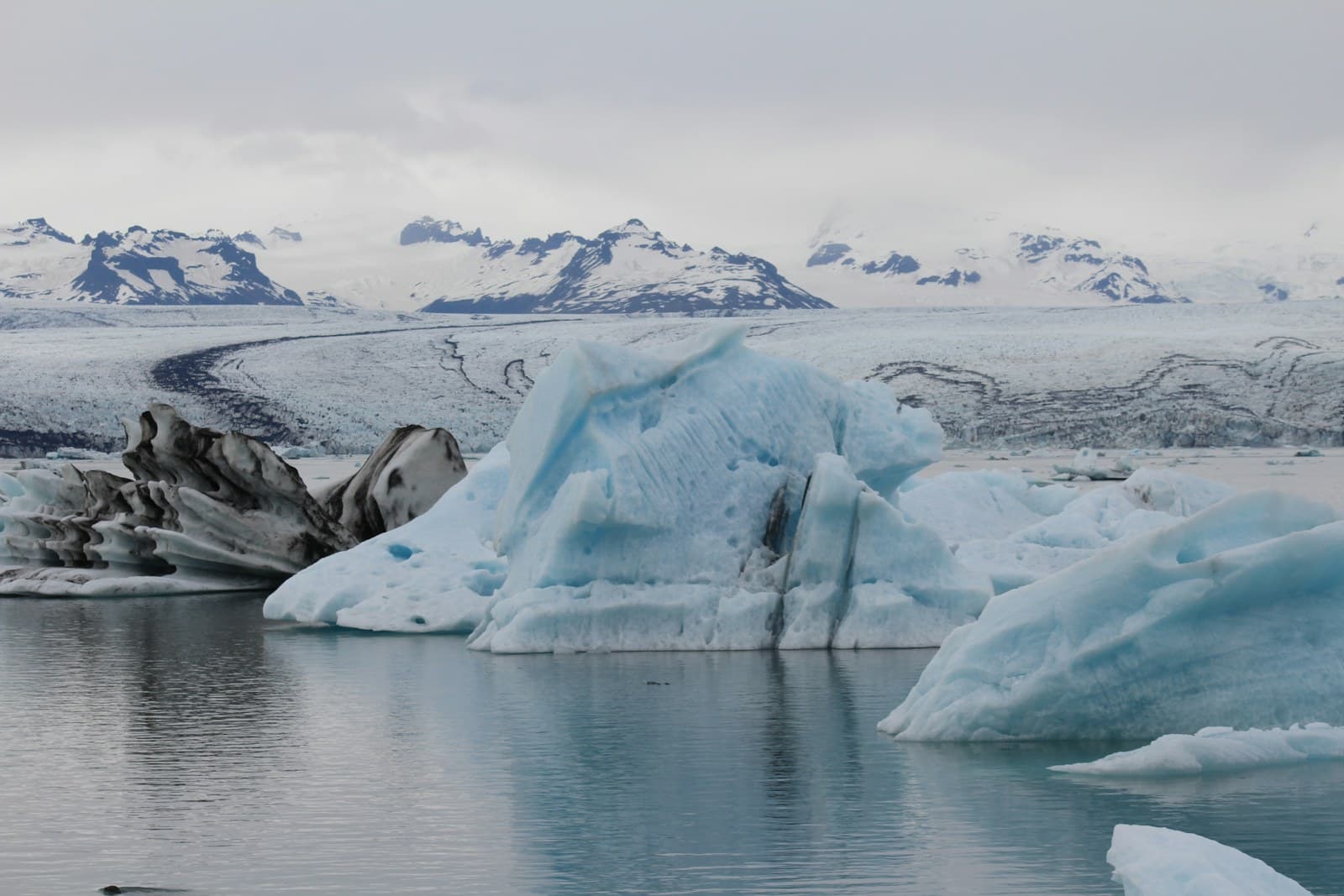 Icebergs in Jökulsárlón glacier lagoon