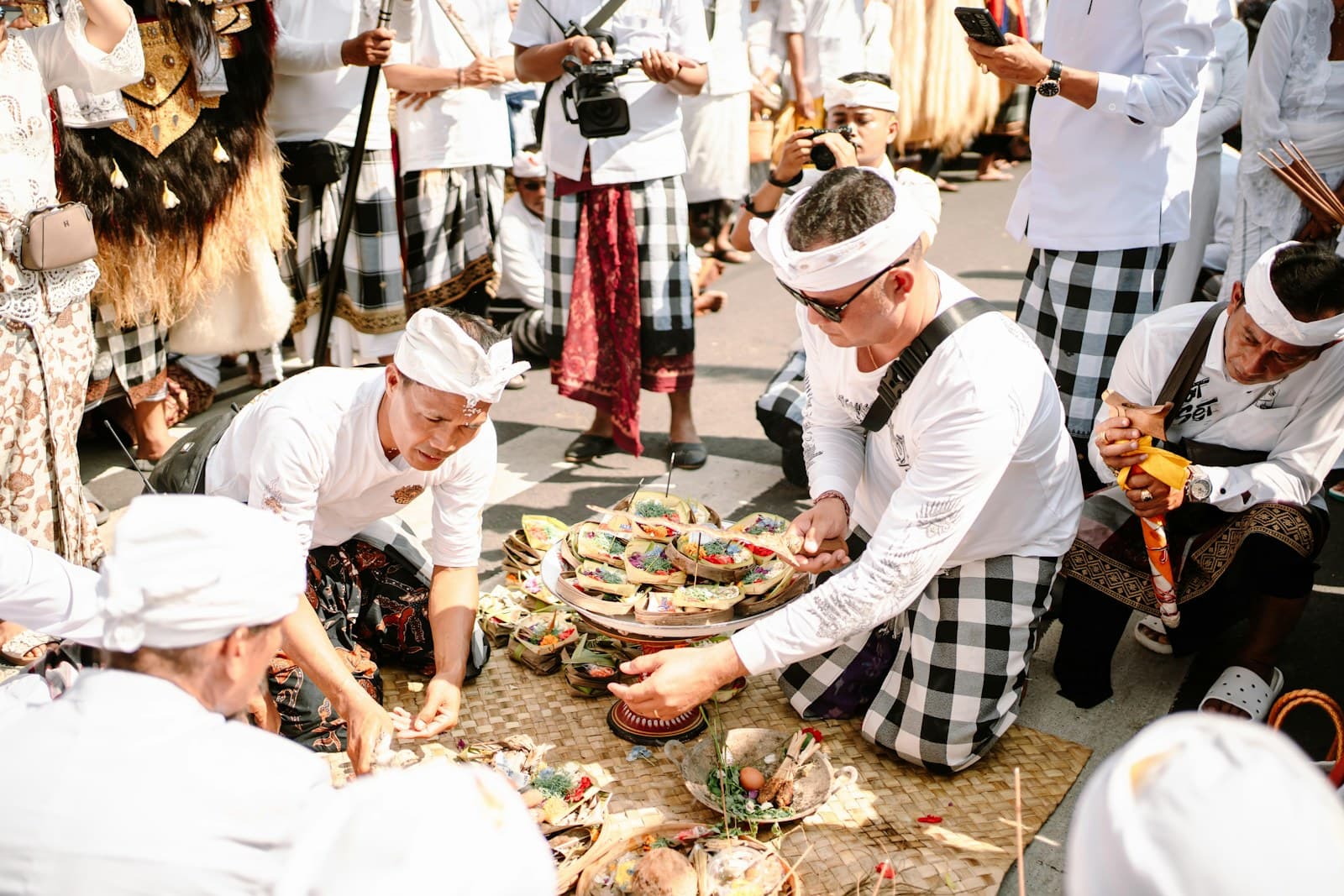 Balinese ceremony with women in traditional dress