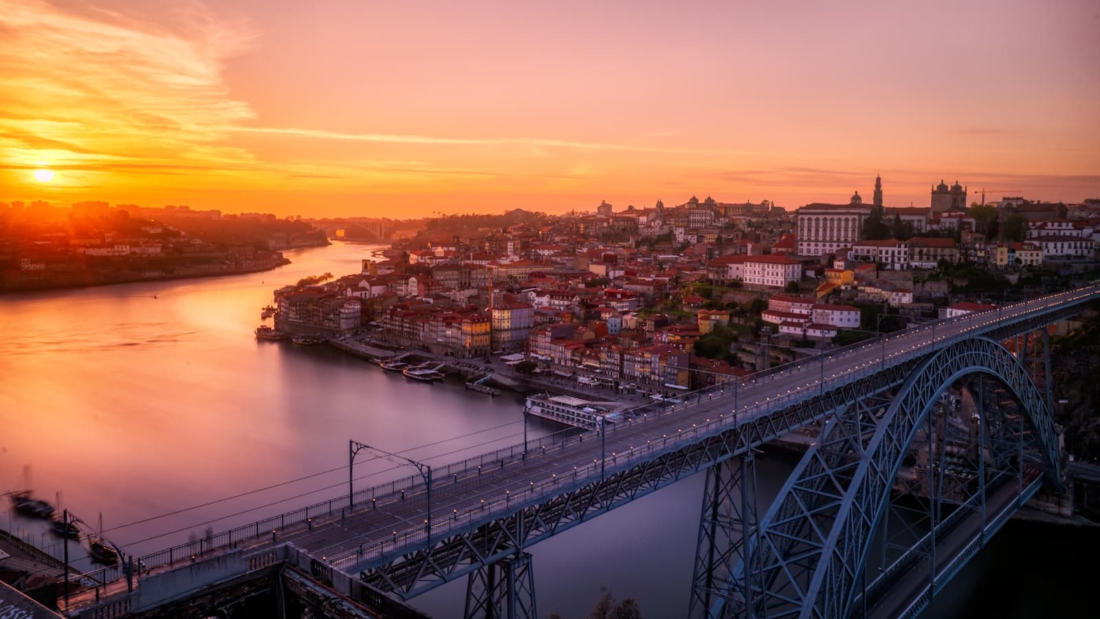 Porto Ribeira waterfront and Dom Luís I bridge over the Douro