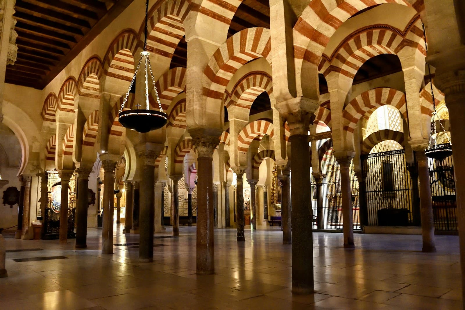 Arcs en fer à cheval de la Mosquée-Cathédrale de Cordoue