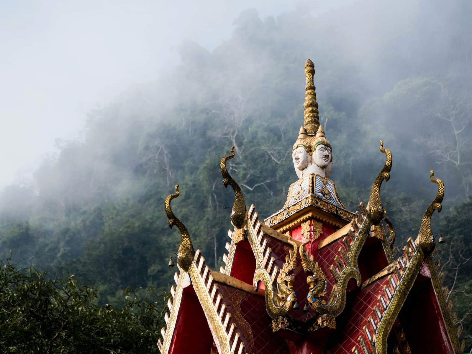 Statue de Bouddha dans un temple de Chiang Mai