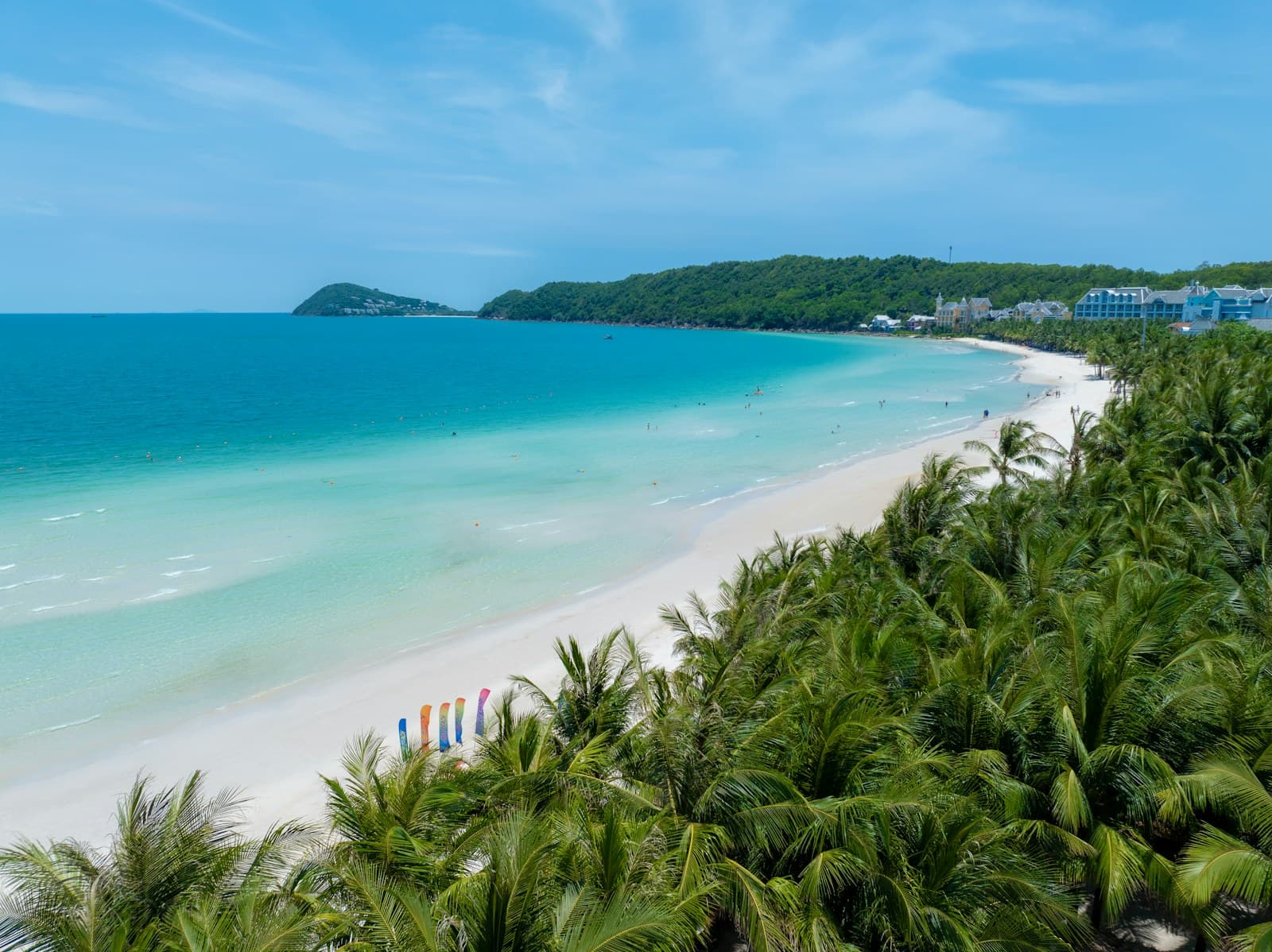 Plage tropicale avec cocotiers à Phu Quoc